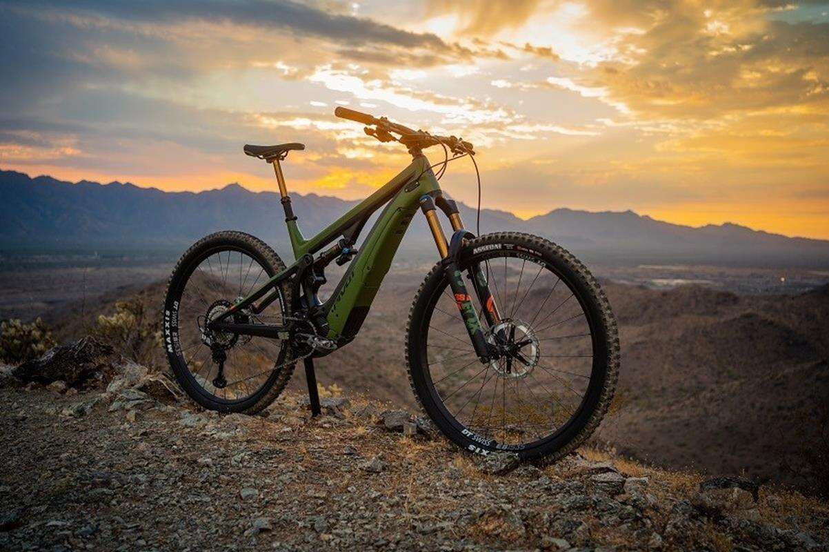 Elektryczny rower Shuttle v2 eMTB zyskuje nad poprzednikiem