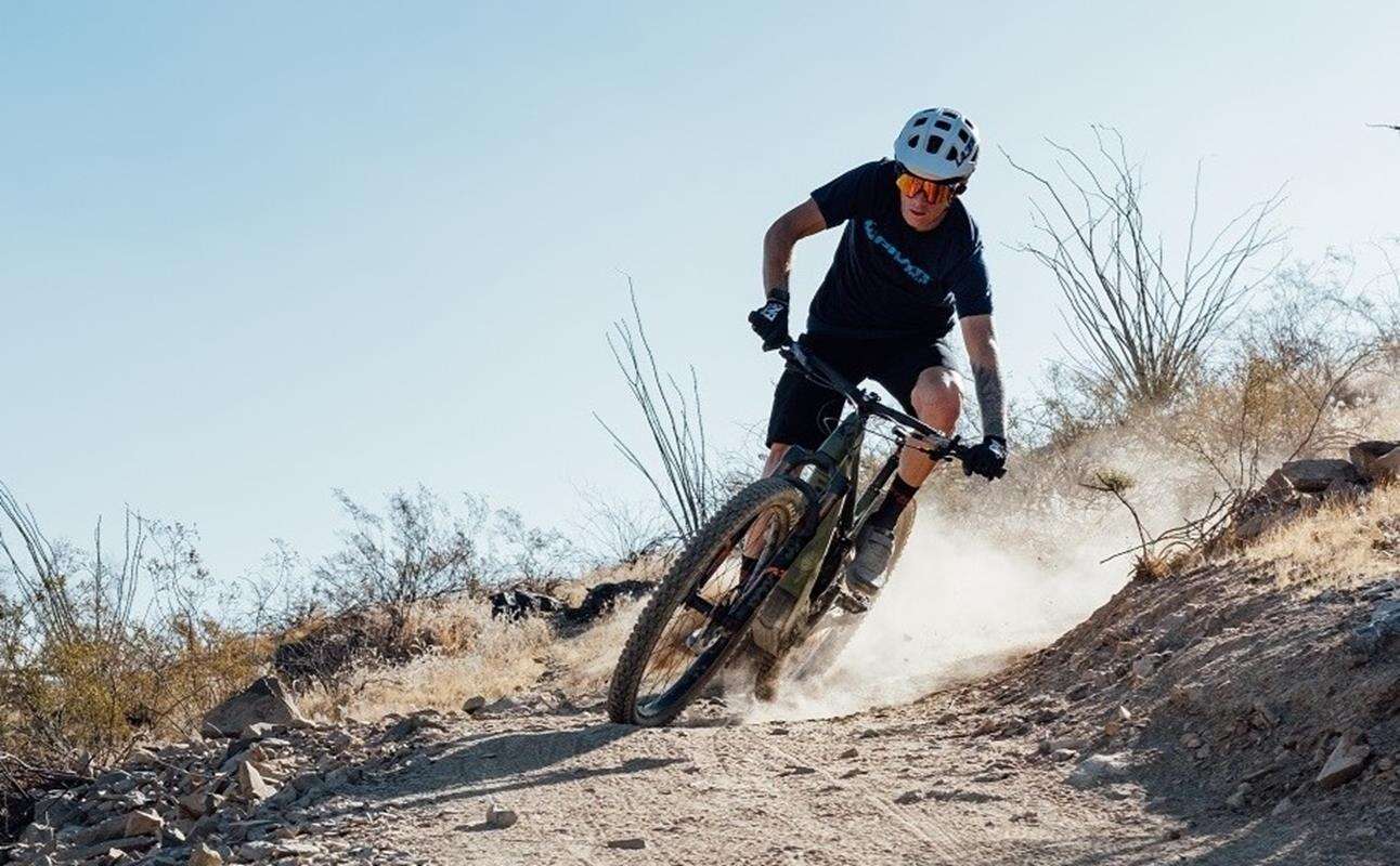 Elektryczny rower Shuttle v2 eMTB zyskuje nad poprzednikiem