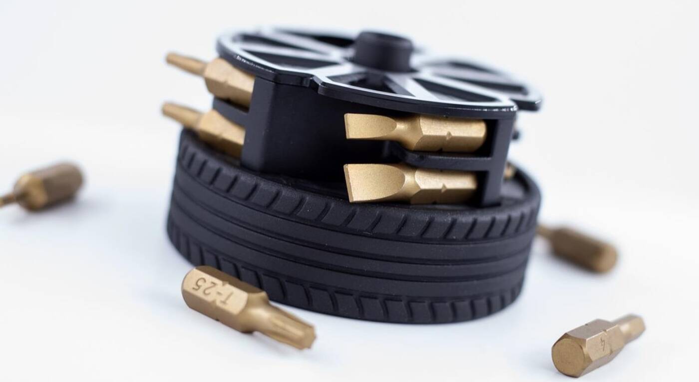 Kompaktowa grzechotka Wheel Driver zamknięta w miniaturowym kole