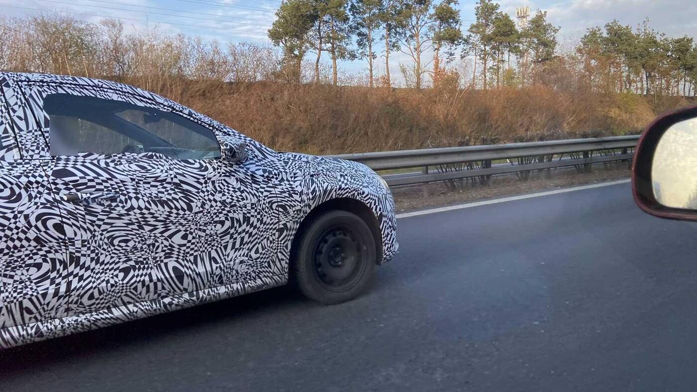 Nowa Skoda Fabia wyszpiegowana z produkcyjnym nadwoziem