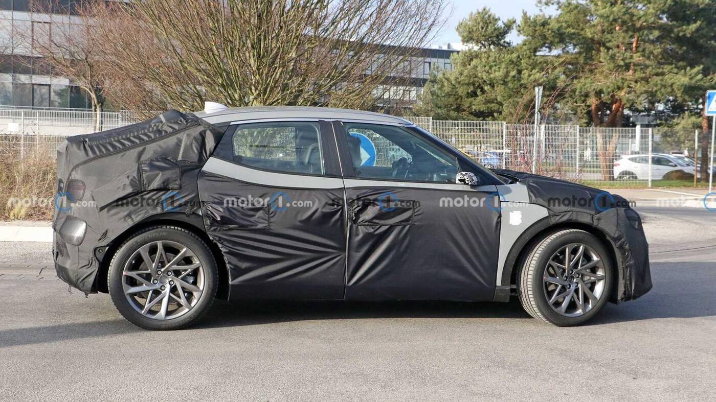 Prototypowy elektryczny crossover Genesis na zdjęciach
