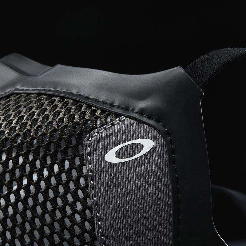 Maseczka Oakley MSK3 idealną maseczką dla sportowców?