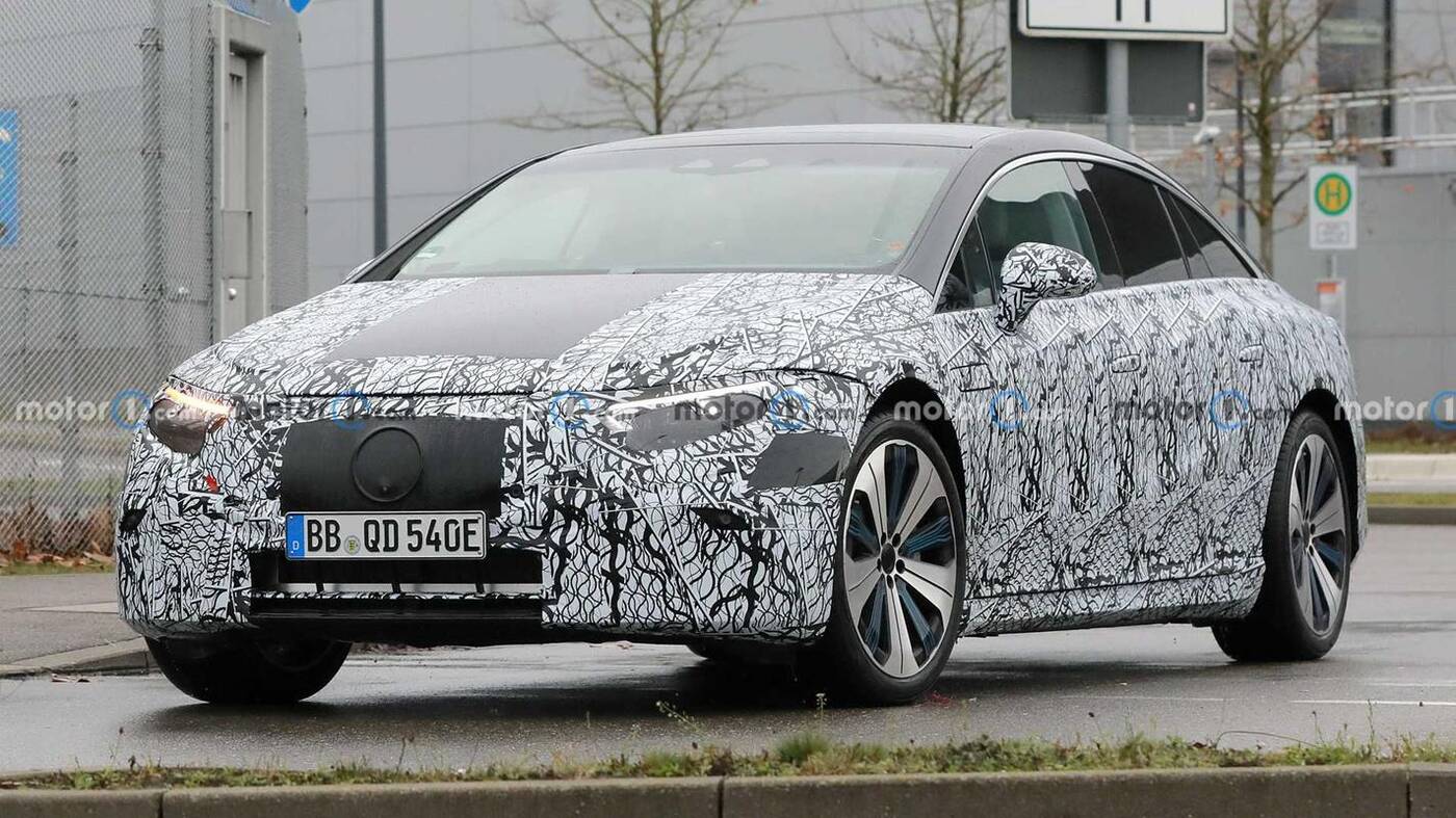 Mercedes EQS został wyszpiegowany z aerodynamicznymi felgami