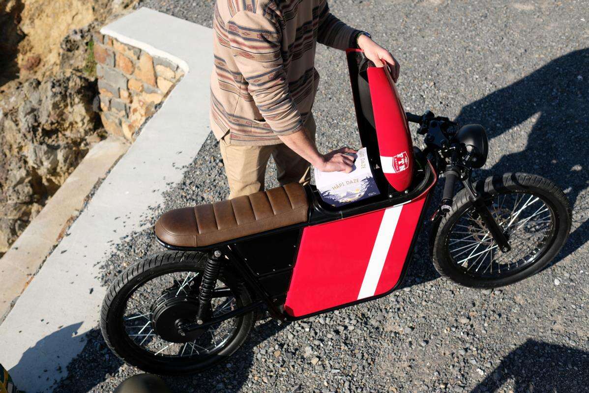 Nowy elektryczny motorower FTN Motion uderza w nurt retro