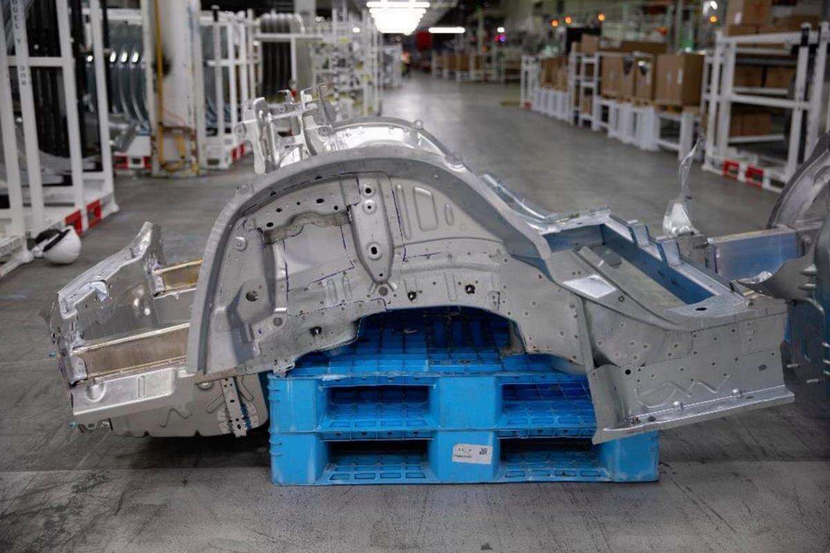 Rewolucyjne podwozie Modelu Y Tesli już w produkcji