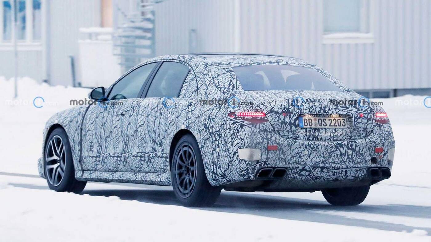 Testy hybrydowego Mercedes-AMG S63e w zimie