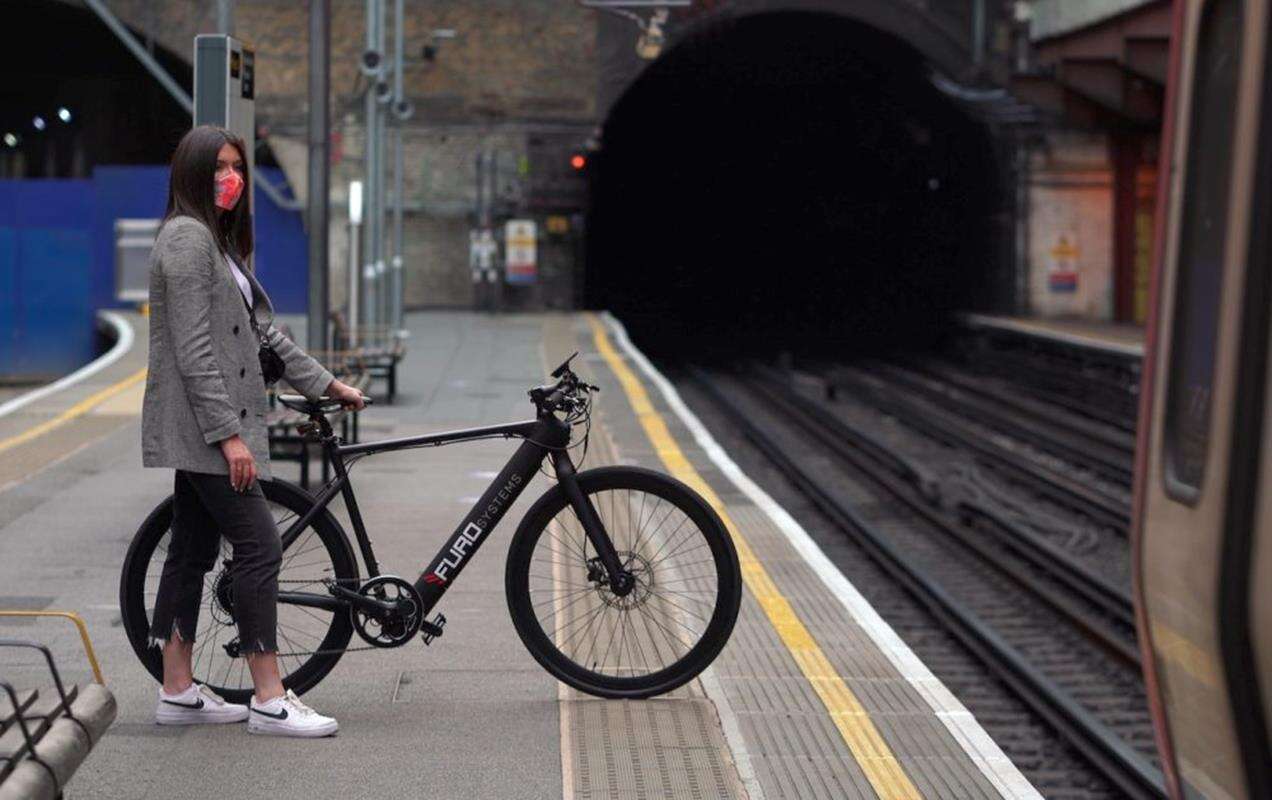 Miejski rower elektryczny FuroSystems Aventa zapewnia nawet 80 km zasięgu