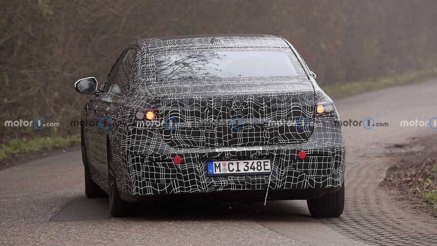 Nowa generacja BMW Serii 7 na zdjęciach w topowej i elektrycznej wersji