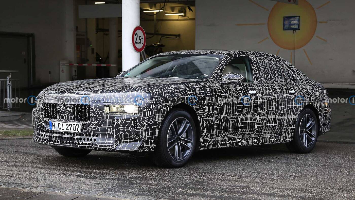 Nowa generacja BMW Serii 7 na zdjęciach w topowej i elektrycznej wersji