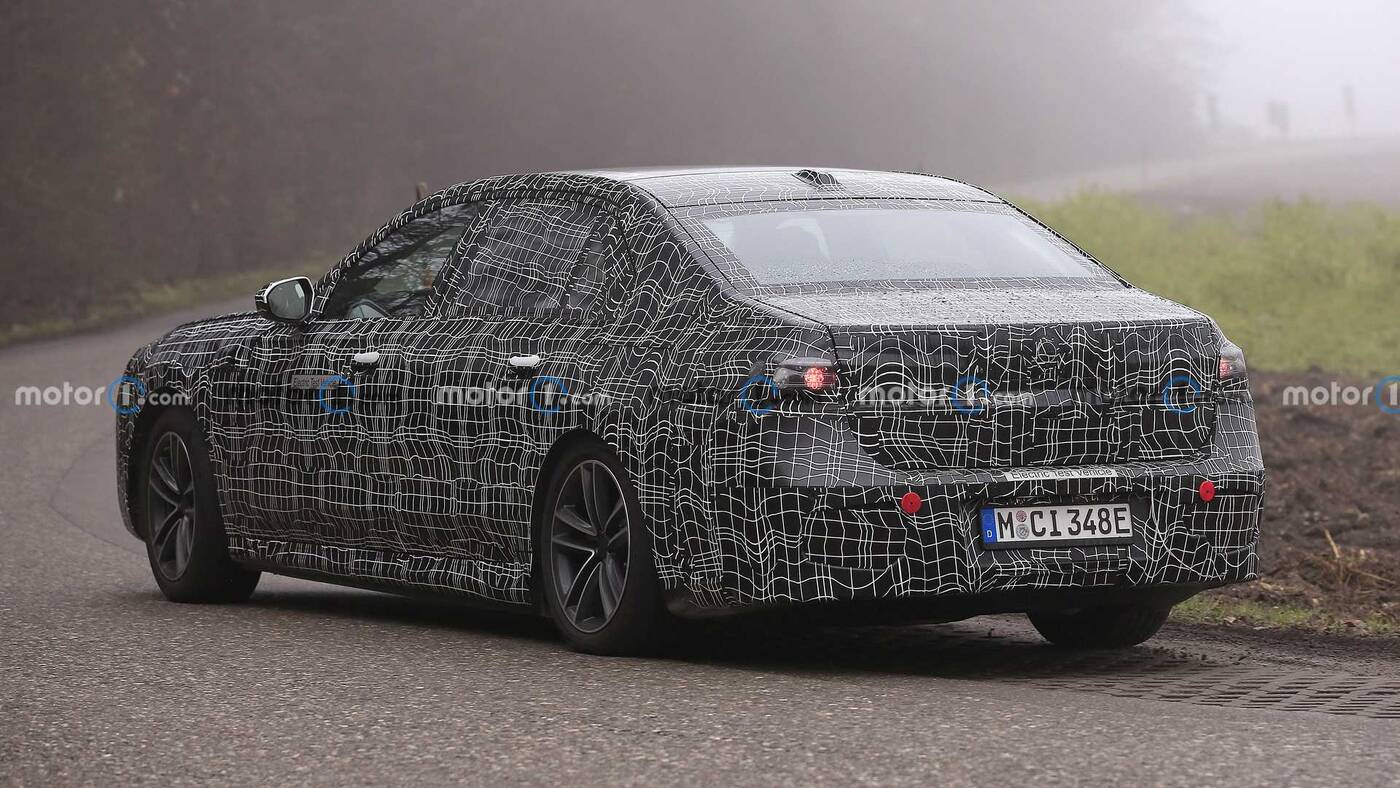 Nowa generacja BMW Serii 7 na zdjęciach w topowej i elektrycznej wersji