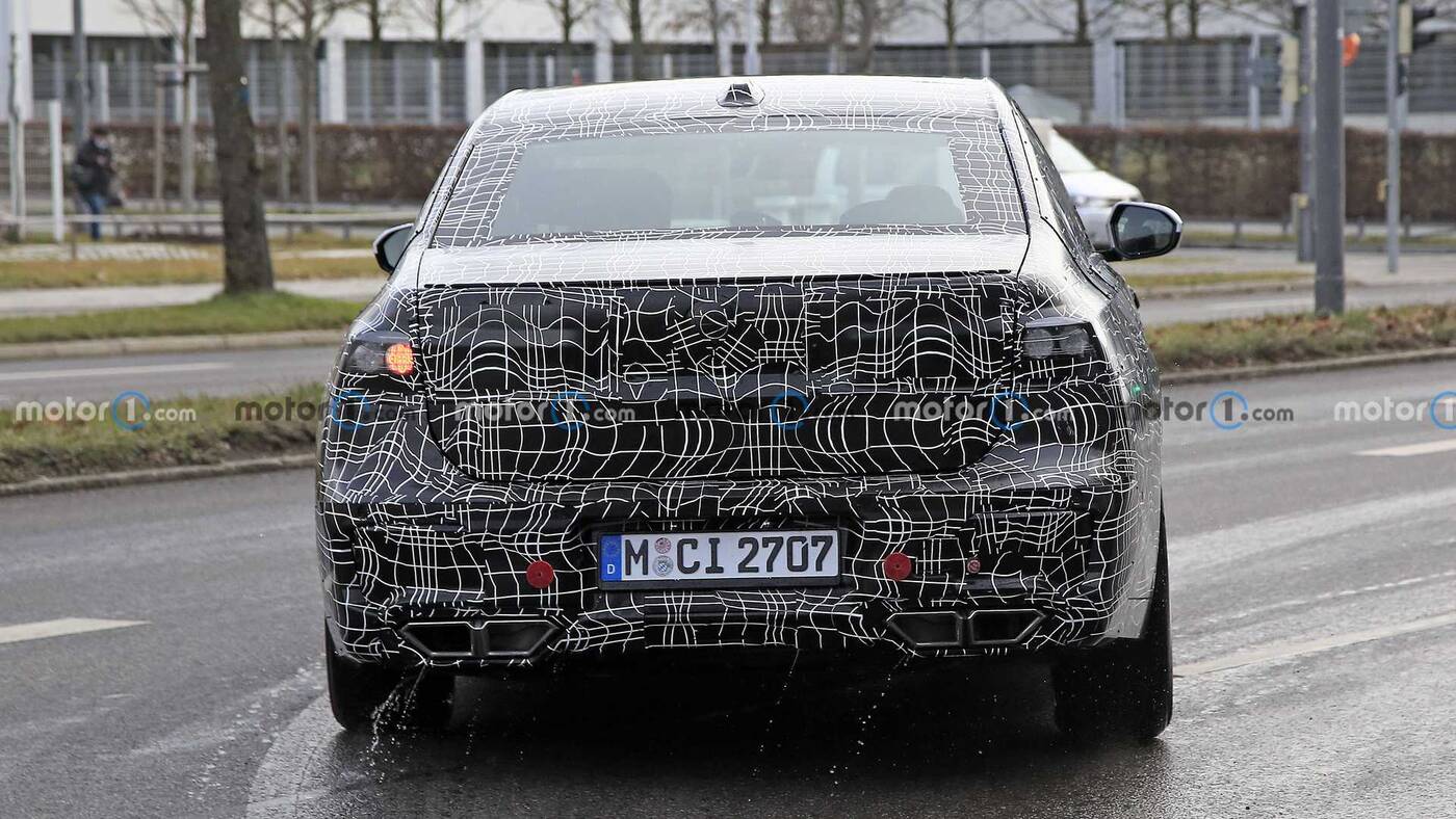 Nowa generacja BMW Serii 7 na zdjęciach w topowej i elektrycznej wersji