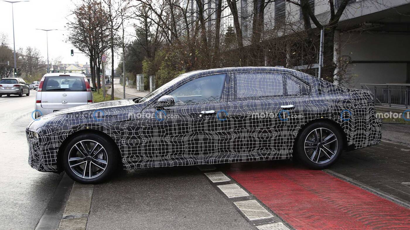 Nowa generacja BMW Serii 7 na zdjęciach w topowej i elektrycznej wersji
