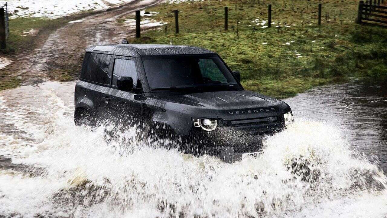 Premiera Land Rover Defender V8 2022