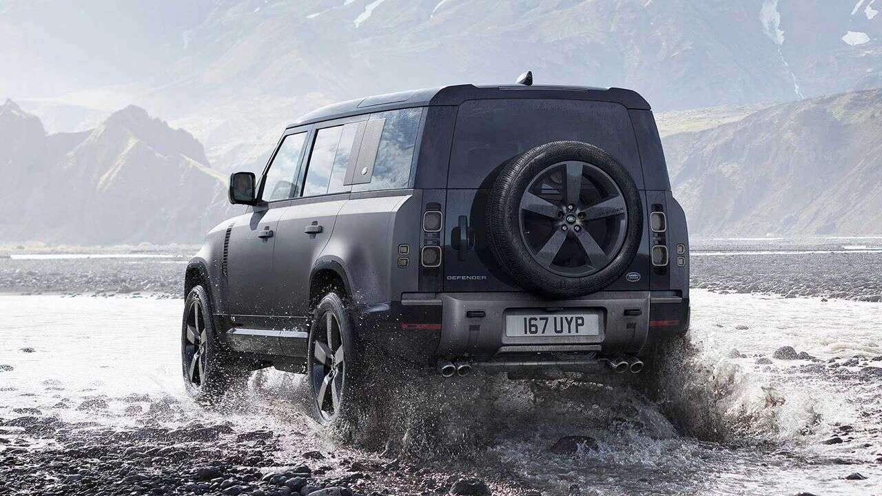 Premiera Land Rover Defender V8 2022