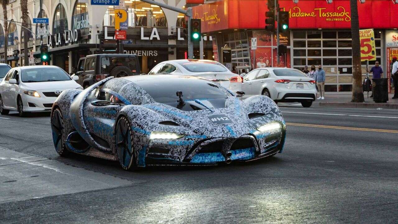 Zakamuflowany hipersamochód Hyperion XP-1 zrobił niemałe wrażenie