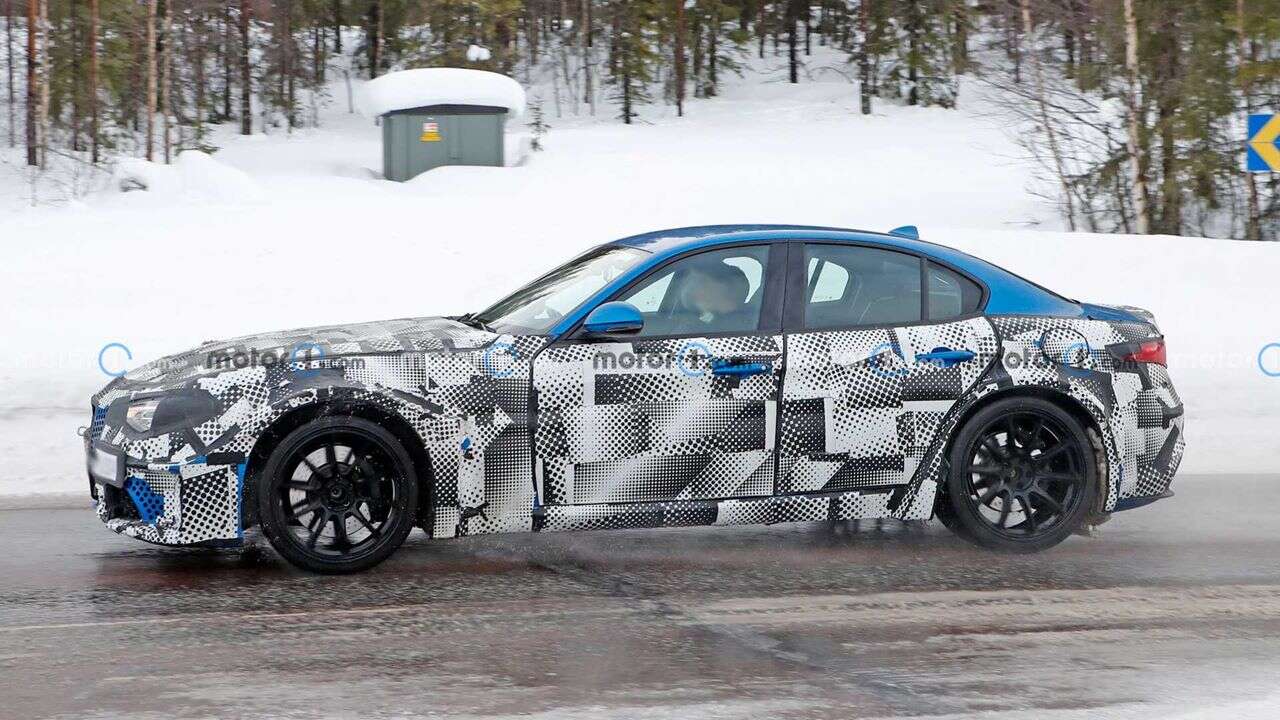 Zdjęcia Maserati GranTurismo 2022 pod nadwoziem Alfa Romeo Giulia
