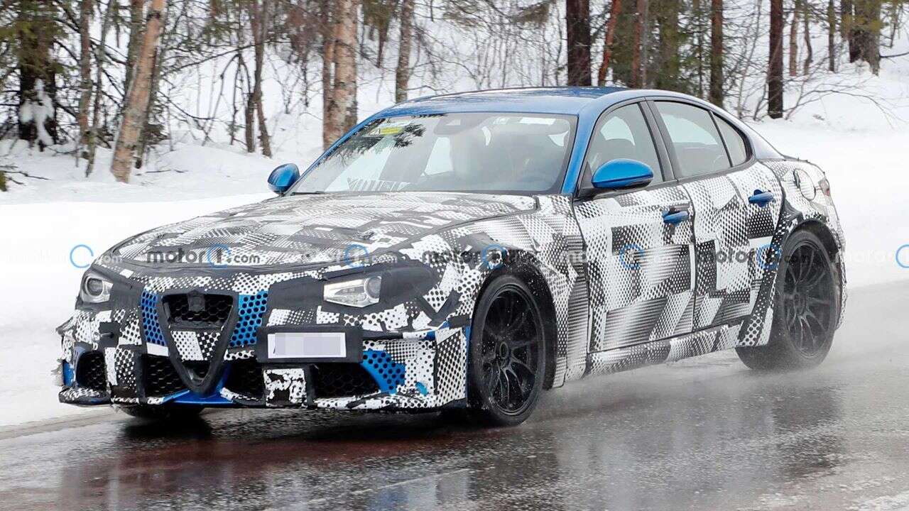 Zdjęcia Maserati GranTurismo 2022 pod nadwoziem Alfa Romeo Giulia