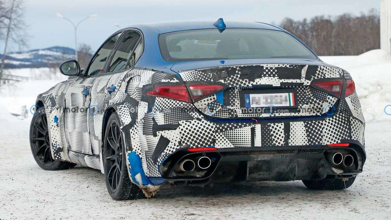 Zdjęcia Maserati GranTurismo 2022 pod nadwoziem Alfa Romeo Giulia