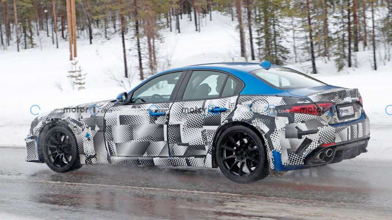 Zdjęcia Maserati GranTurismo 2022 pod nadwoziem Alfa Romeo Giulia