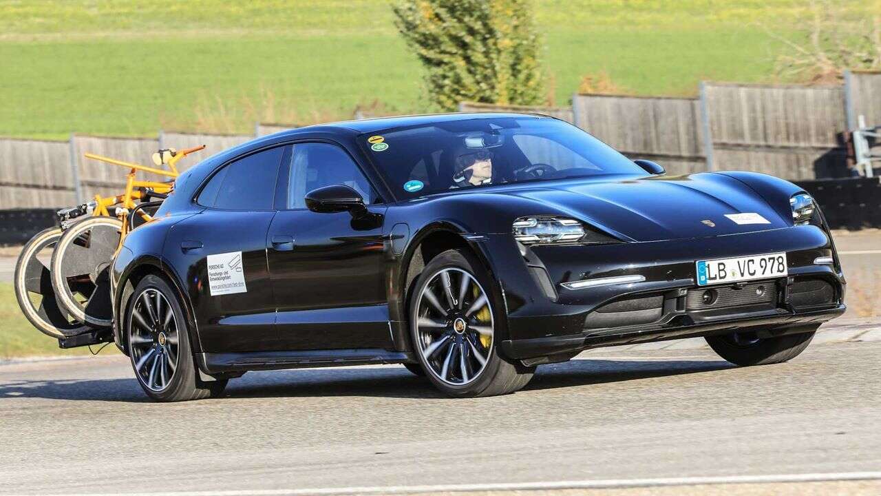 Zwiastun Taycan Cross Turismo pokazuje uchwyty rowerowe