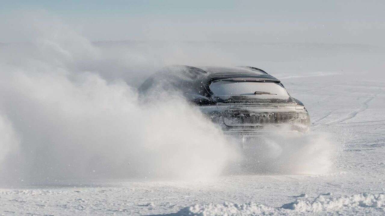 Zwiastun Taycan Cross Turismo pokazuje uchwyty rowerowe