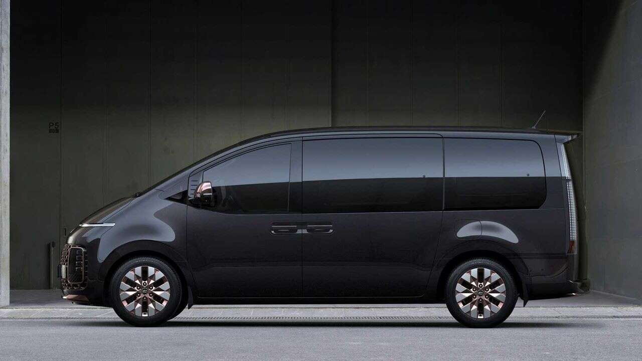 11 siedzeń i wygląd statku kosmicznego, czyli premiera Hyundai Staria Minivan