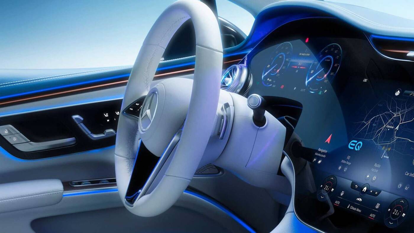 Spójrzcie na futurystyczne wnętrze Mercedesa EQS 2022 na oficjalnych zdjęciach