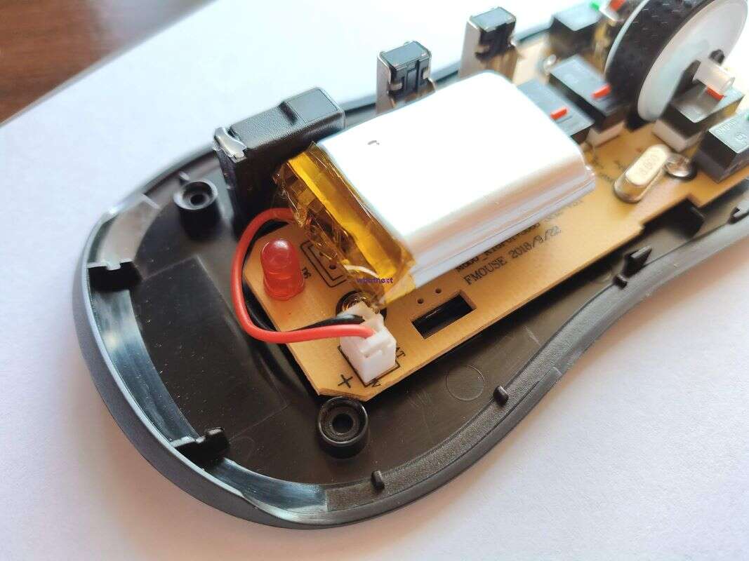 Co znajdziemy wewnątrz myszki komputerowej?