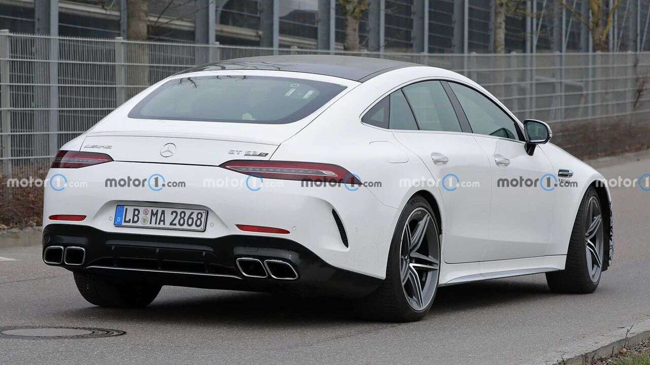 Nadchodzący 4-drzwiowy Mercedes-AMG GT Coupe wyszpiegowany