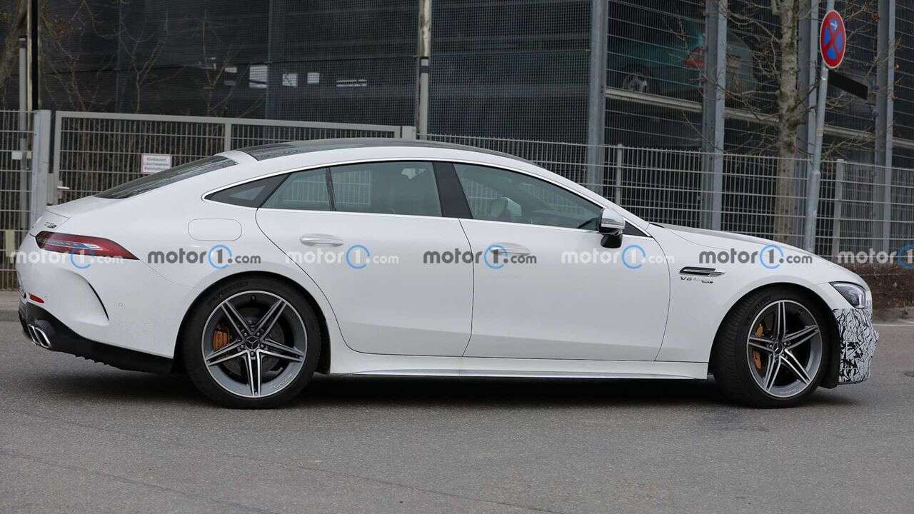 Nadchodzący 4-drzwiowy Mercedes-AMG GT Coupe wyszpiegowany