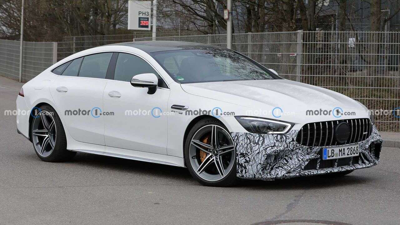 Nadchodzący 4-drzwiowy Mercedes-AMG GT Coupe wyszpiegowany