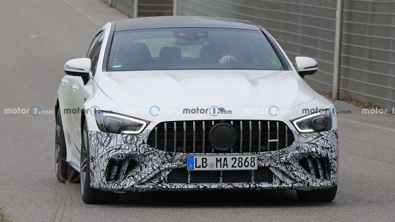 Nadchodzący 4-drzwiowy Mercedes-AMG GT Coupe wyszpiegowany