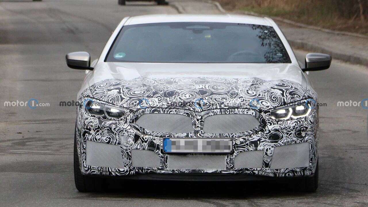 Nowe coupe BMW Serii 8 wyszpiegowane z lekkimi zmianami