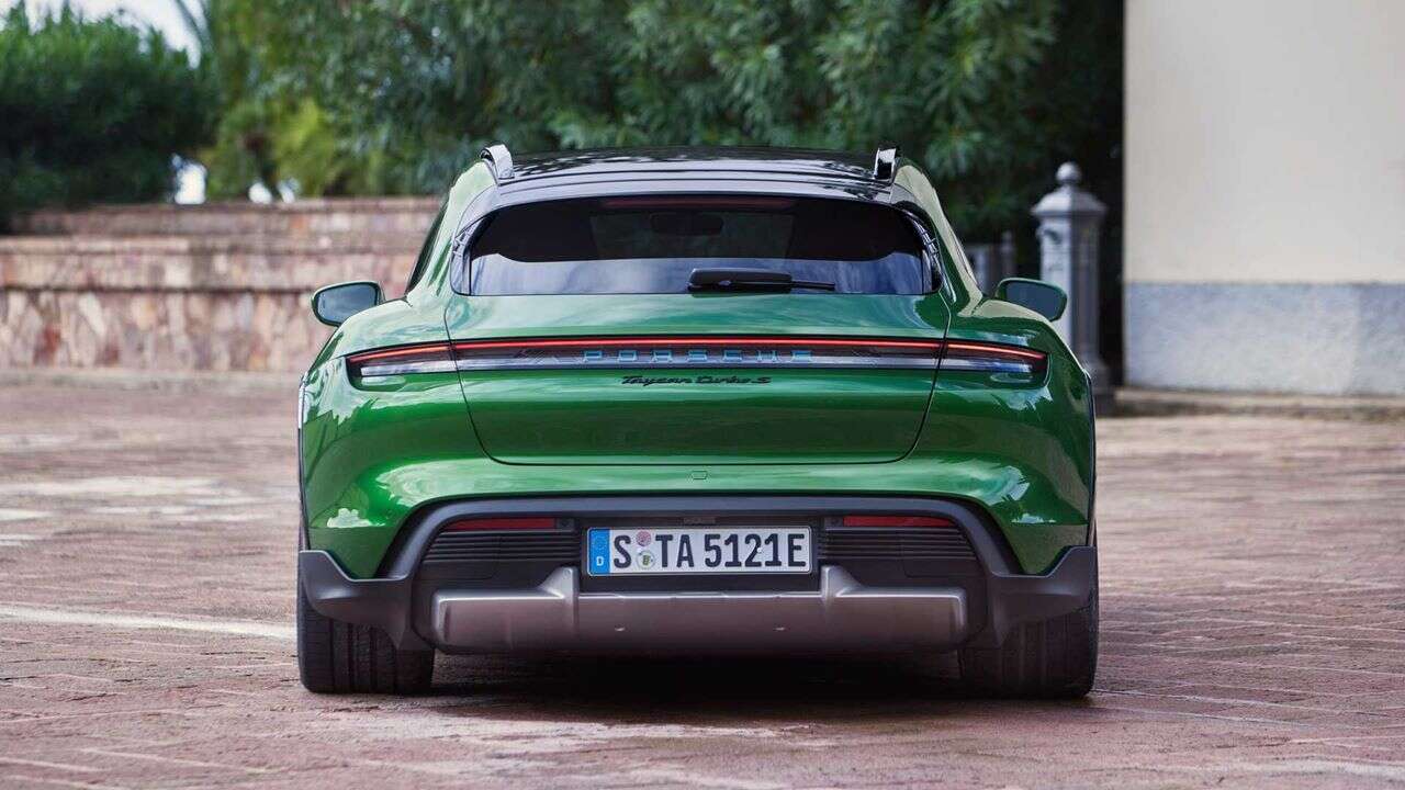 Premiera Porsche Taycan Cross Turismo. W co celuje elektryczne kombi?