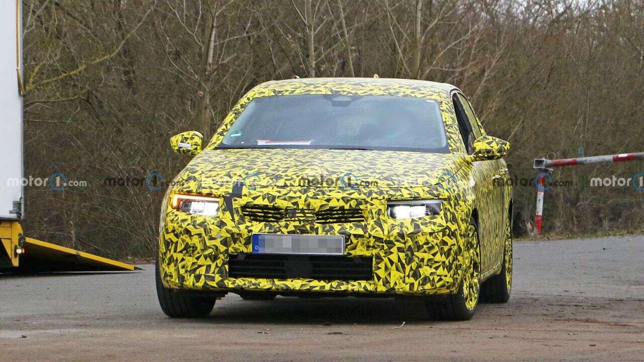 Zdjęcia Opel Astra 2022 z produkcyjnym nadwoziem