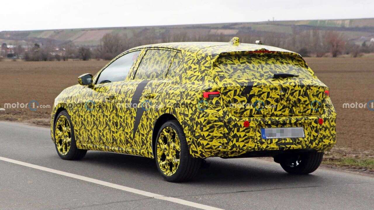 Zdjęcia Opel Astra 2022 z produkcyjnym nadwoziem