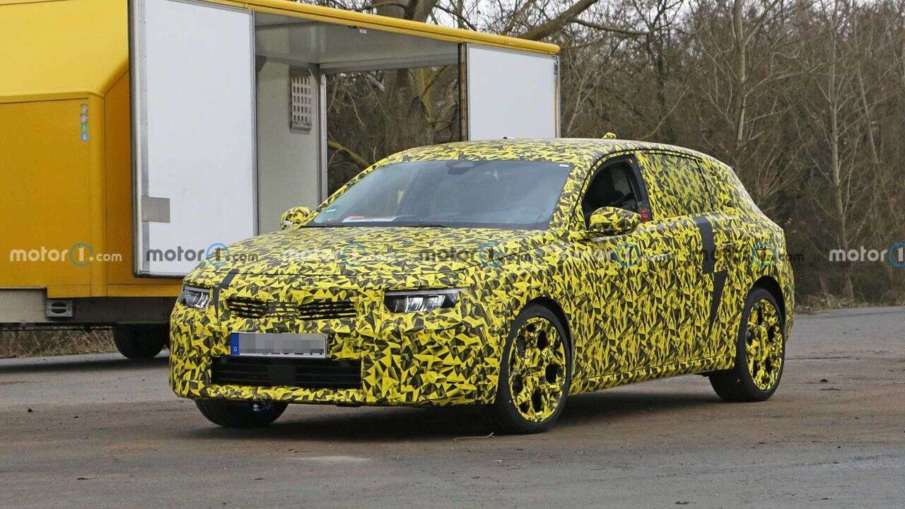 Zdjęcia Opel Astra 2022 z produkcyjnym nadwoziem