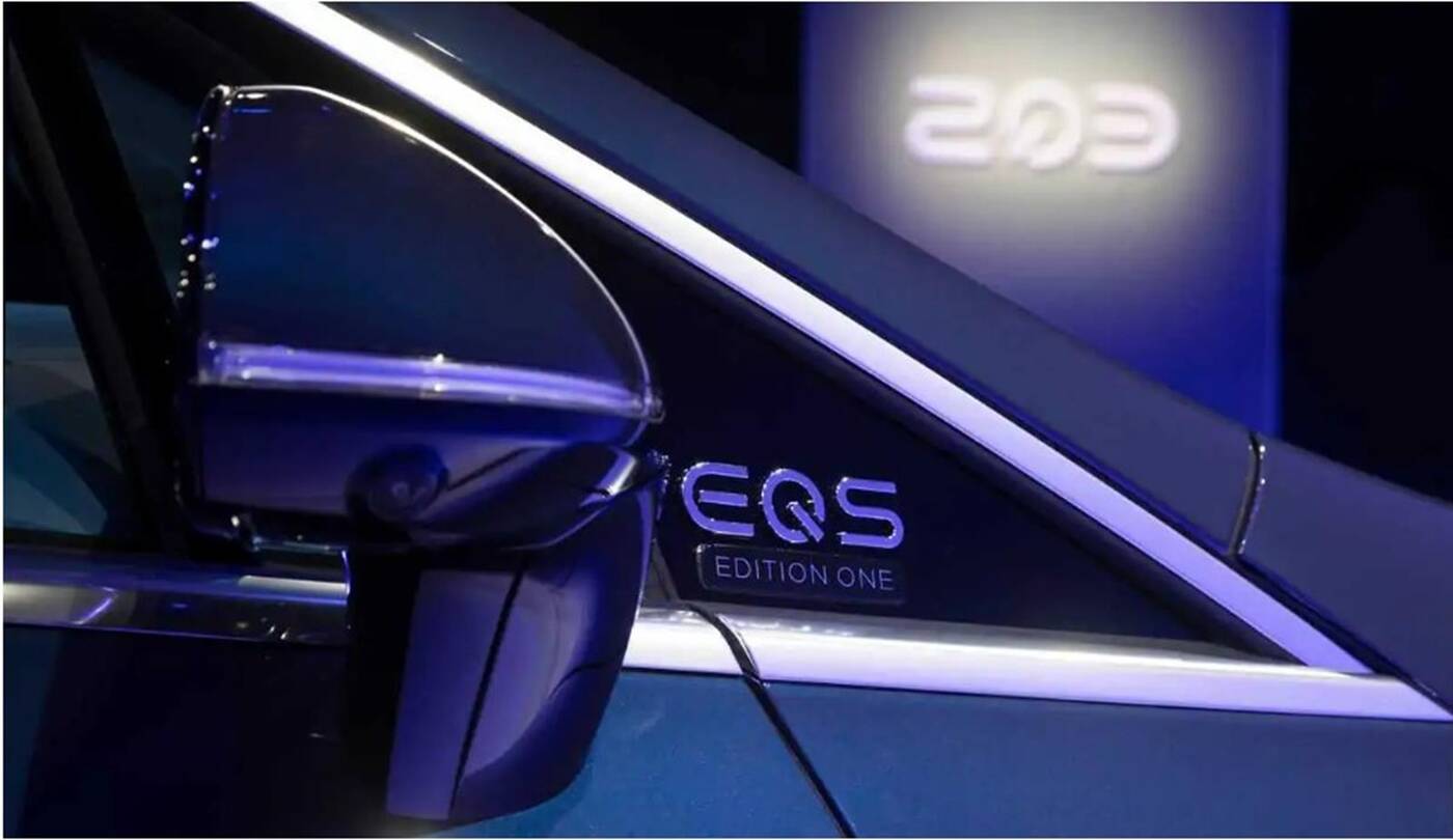 Tradycyjne lusterka w Mercedesie EQS wygrały nad kamerami