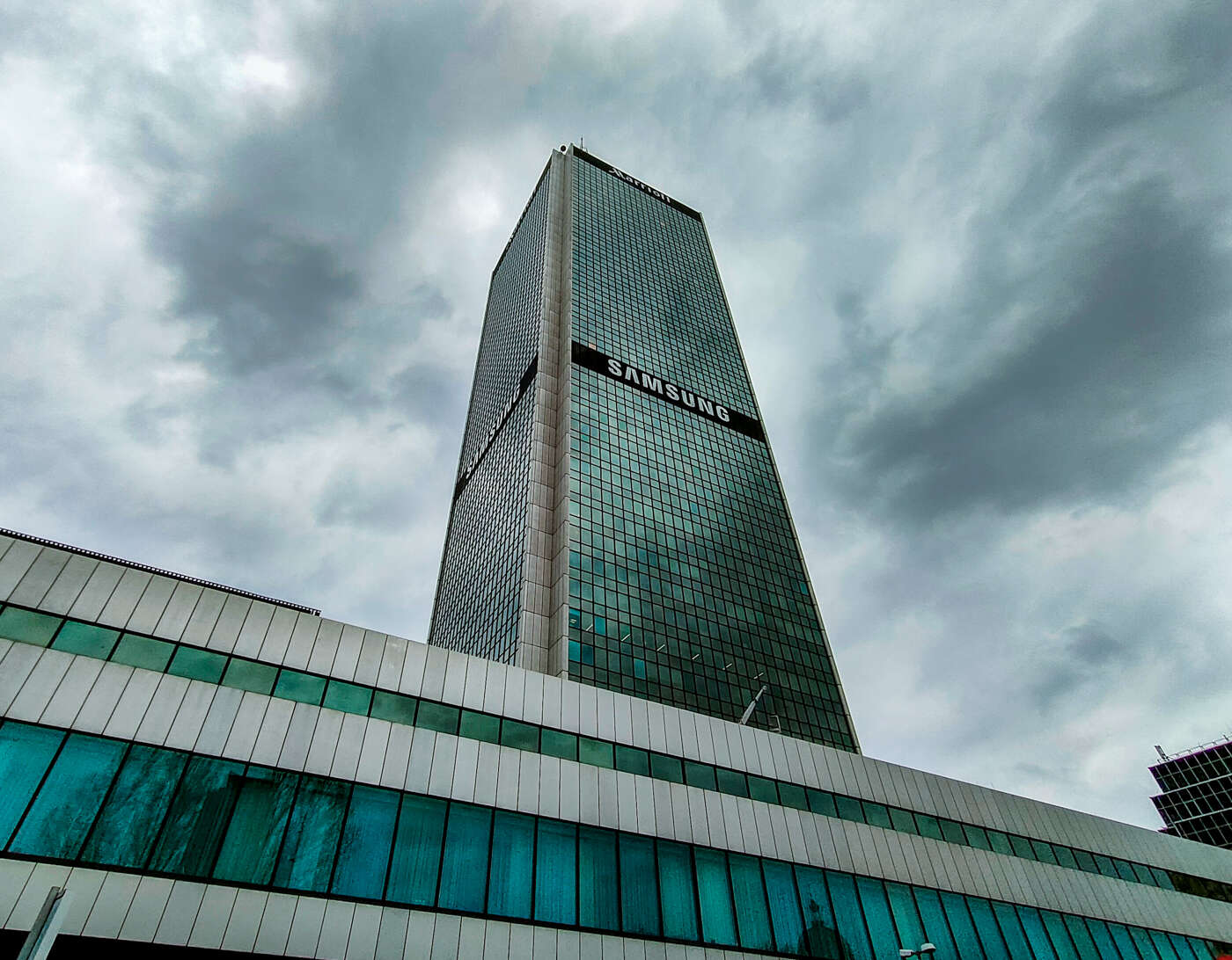 Z OPPO Reno5 5G można podbijać media społecznościowe