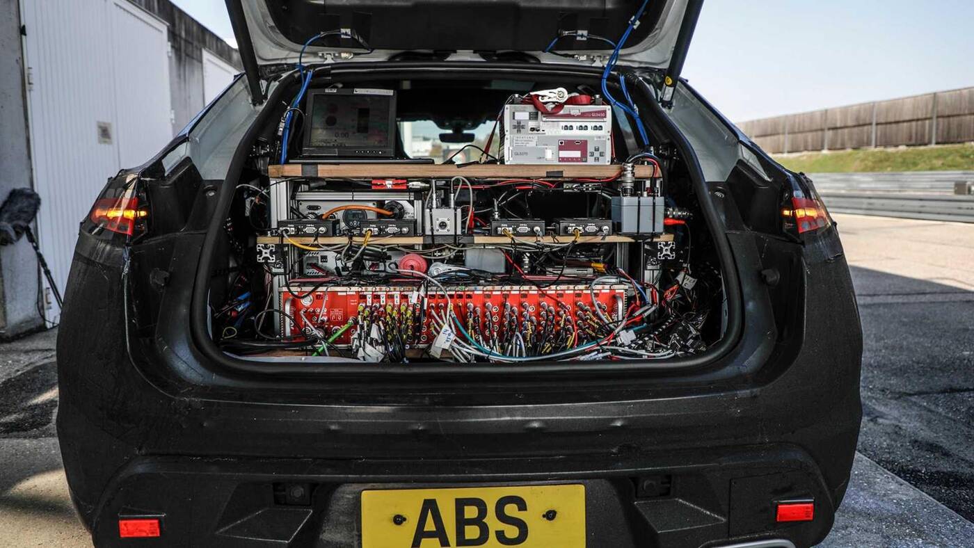 Zwiastun elektrycznego Porsche Macan. To ponoć najbardziej sportowy SUV