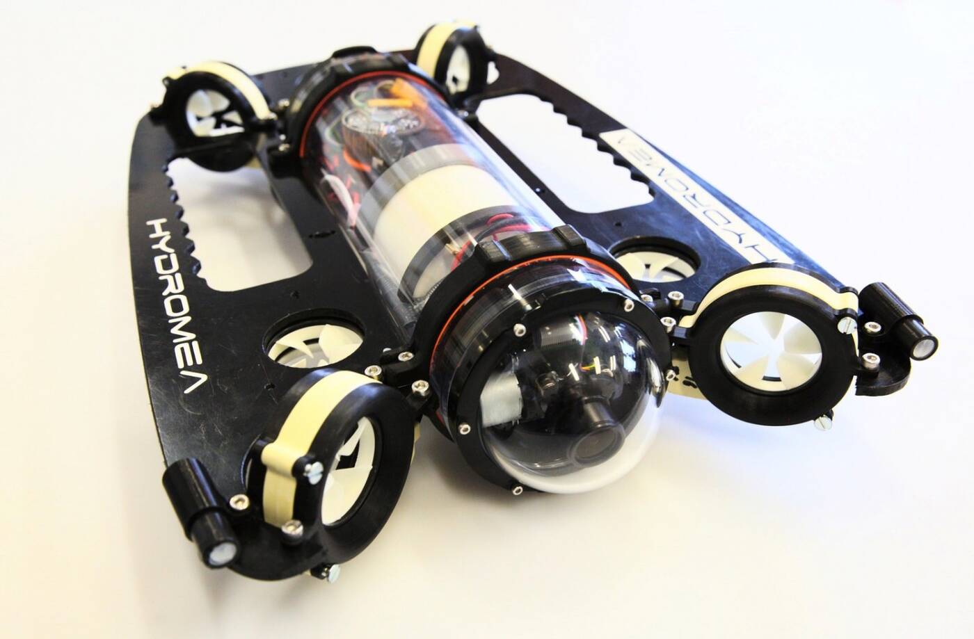 Powstał pierwszy podwodny dron, który jest utrzymywany światłem