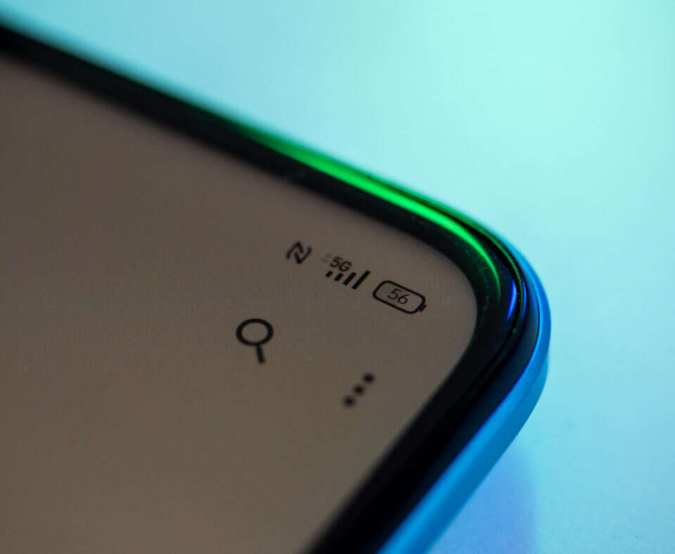 Plus nie zwalnia. Większy zasięg 5G i nowe smartfony w ofercie