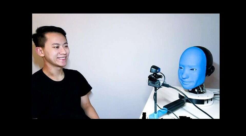 Ten robot może kopiować niemal wszystkie ludzkie uczucia. Jego mimika jest niesamowita