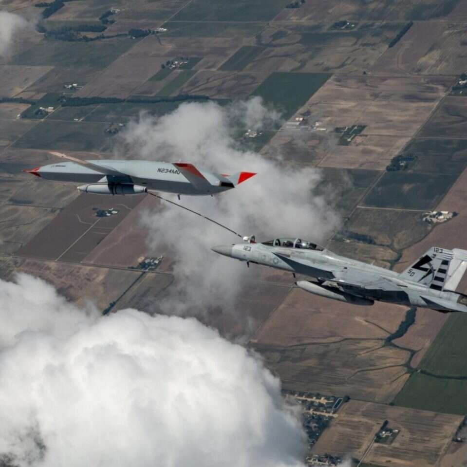 Bezzałogowy dron zatankował myśliwiec