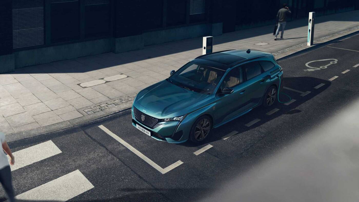 Nowy Peugeot 308 SW 2022 debiutuje. Chętni na kompaktowe kombi?