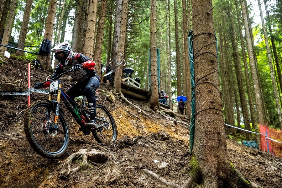 Te wzmacniane rowerowe obręcze wytrzymają nawet najbardziej wymagające górskie trasy