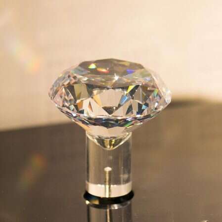 szkło tak twarde, szkło może zarysować diament, AM-III