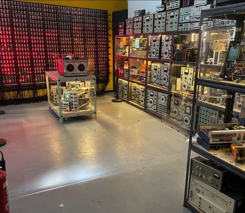 Raj dla technologicznego geeka, Muzeum pełne starych sprzętów