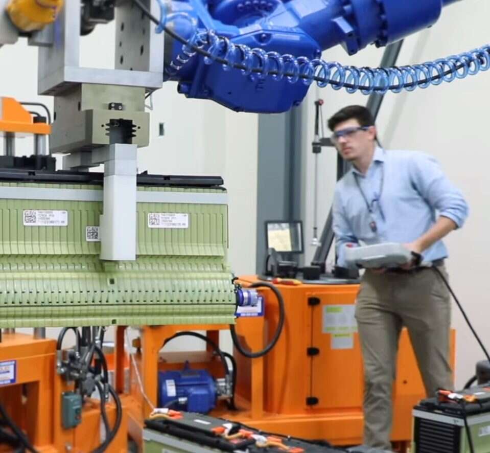 Roboty recykling akumulatorów z pojazdów elektrycznych, recykling akumulatorów z pojazdów elektrycznych, recykling akumulatorów