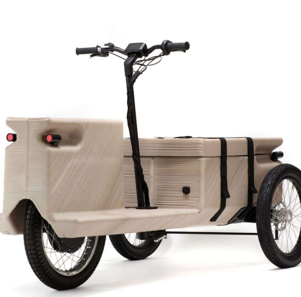 wydrukowany elektryczny trójkołowiec z plastikowych odpadków, elektryczny trójkołowiec z plastikowych odpadków, elektryczny trójkołowiec